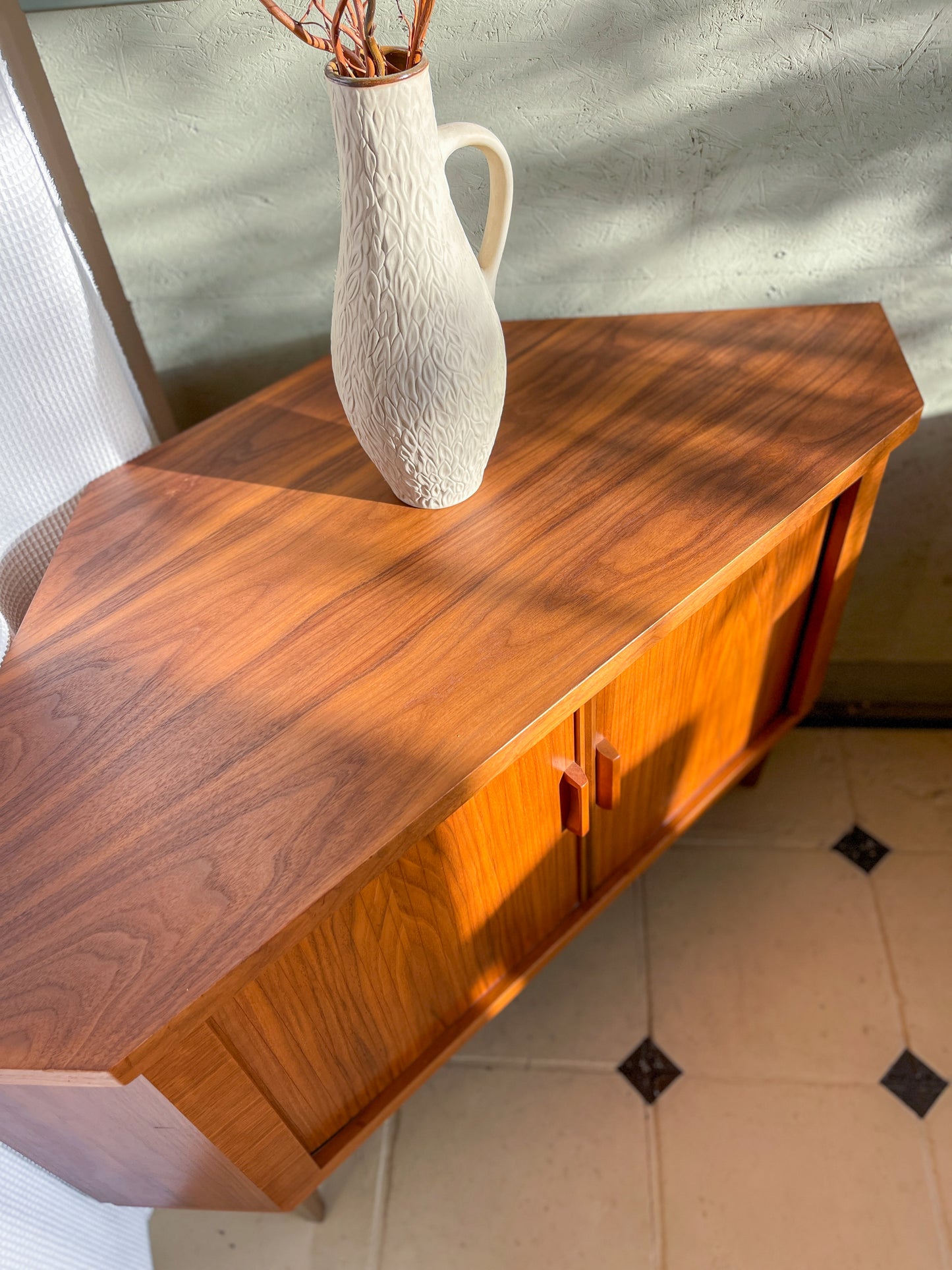 50er Barschrank Eckkommode Nussbaum MidCentury