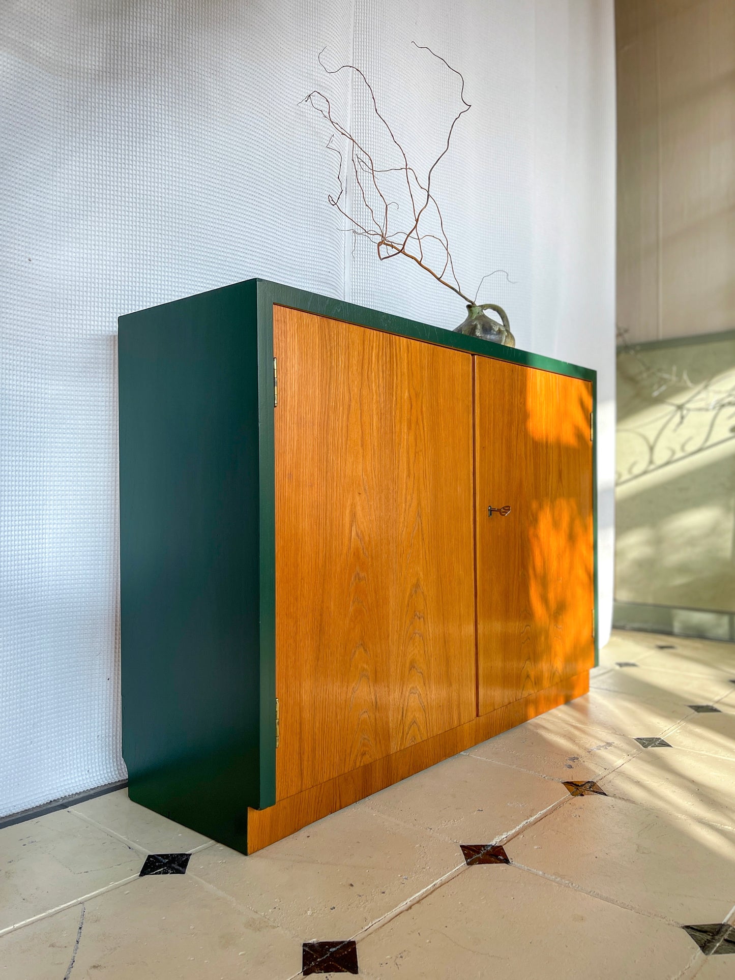 Kommode Bauhaus Grün braun 40er Vollholz Nußbaum Flur Bücherschrank
