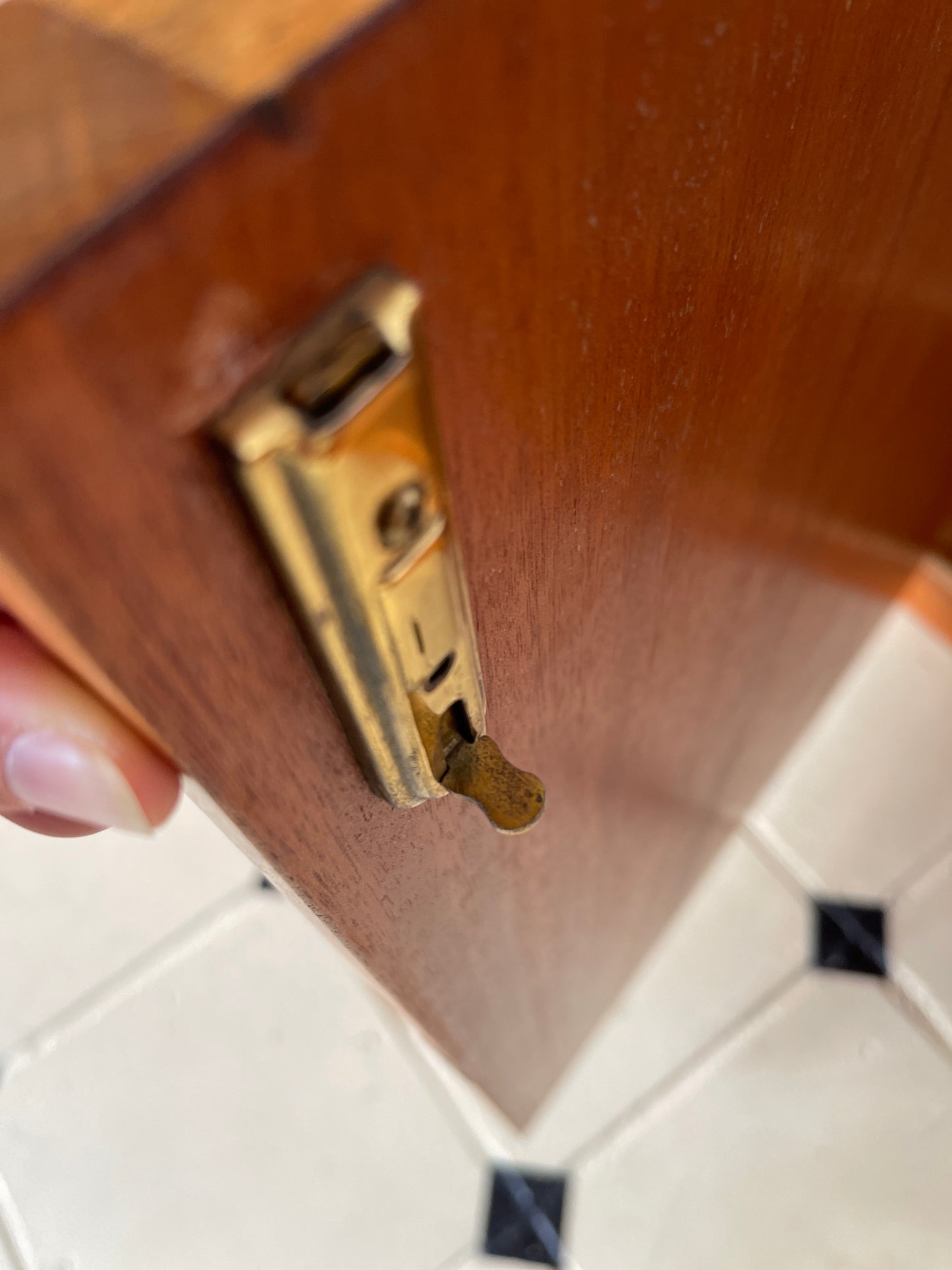 Kommode Bauhaus Grün braun 40er Vollholz Nußbaum Flur Bücherschrank