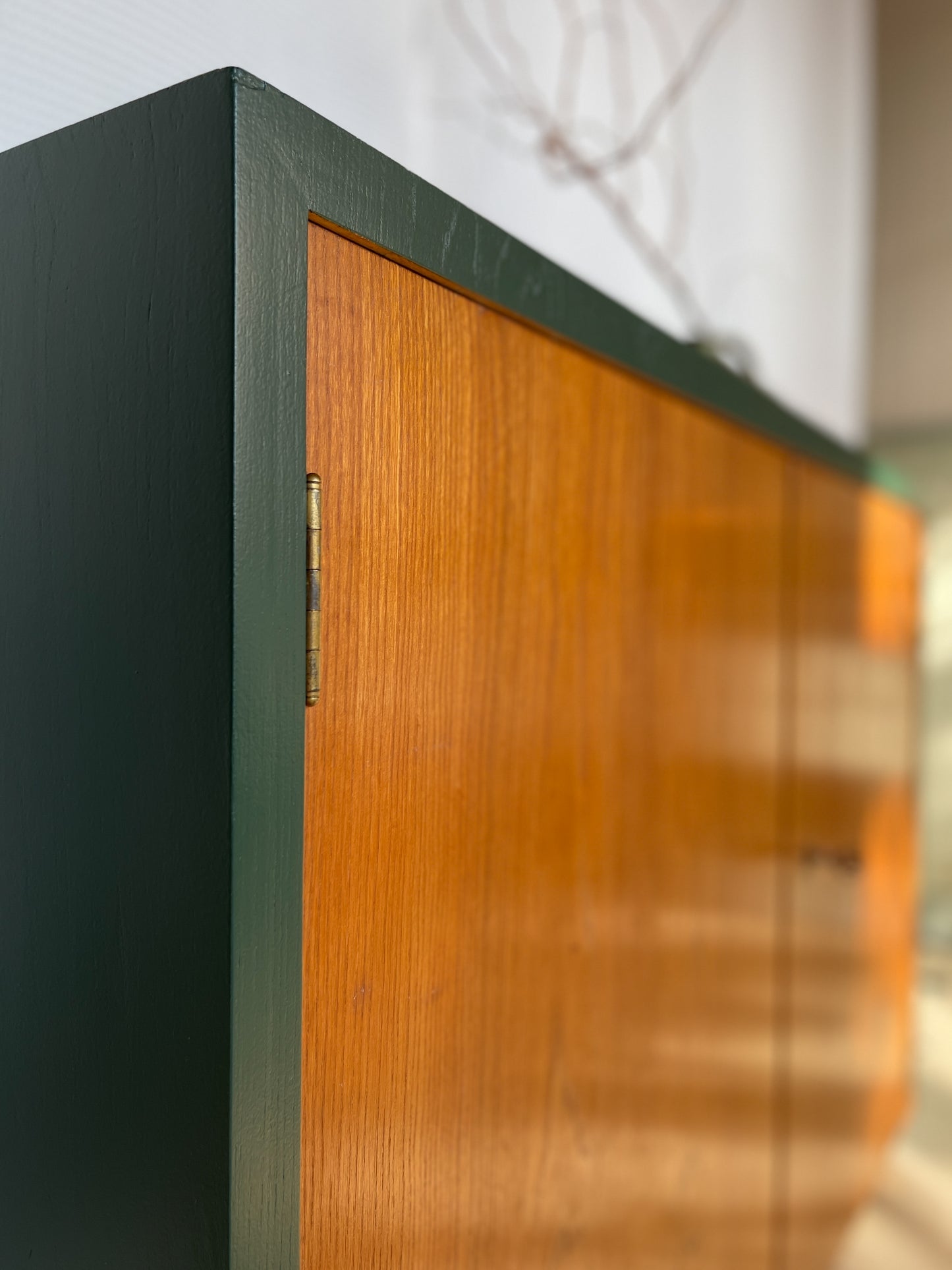 Kommode Bauhaus Grün braun 40er Vollholz Nußbaum Flur Bücherschrank