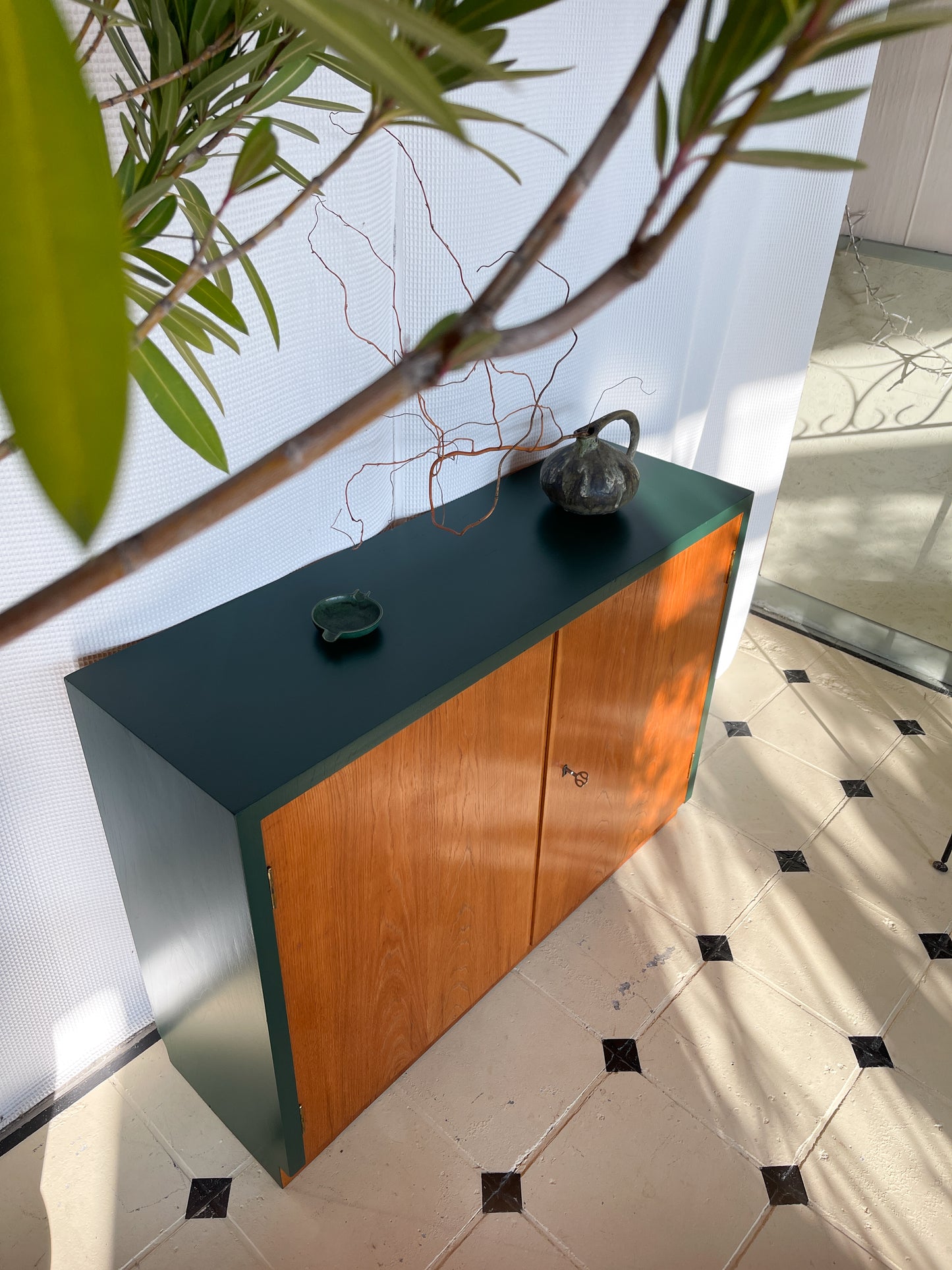 Kommode Bauhaus Grün braun 40er Vollholz Nußbaum Flur Bücherschrank
