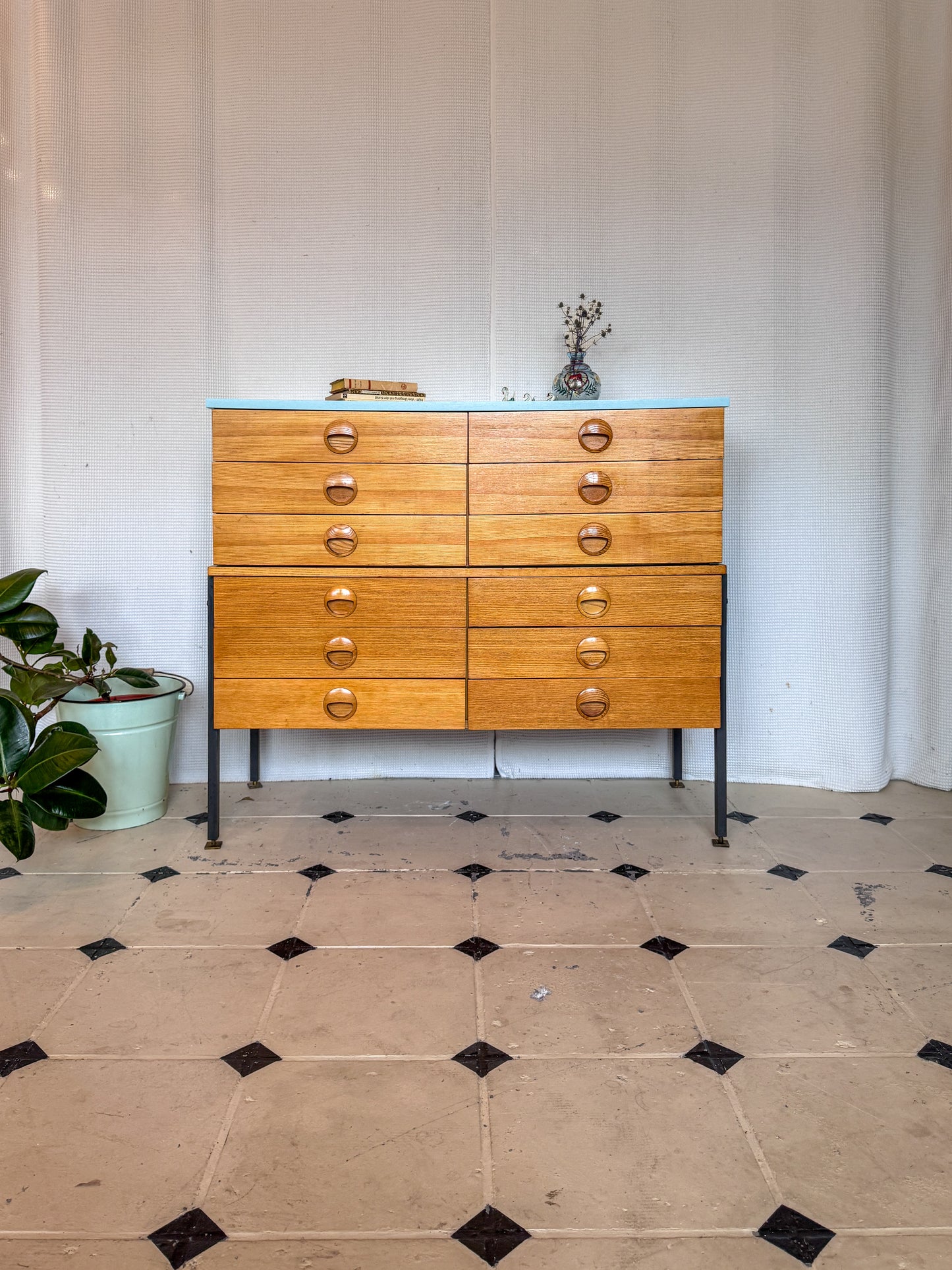 Highboard Hellerau 12 Schubfächer Büro modifiziert hellblau