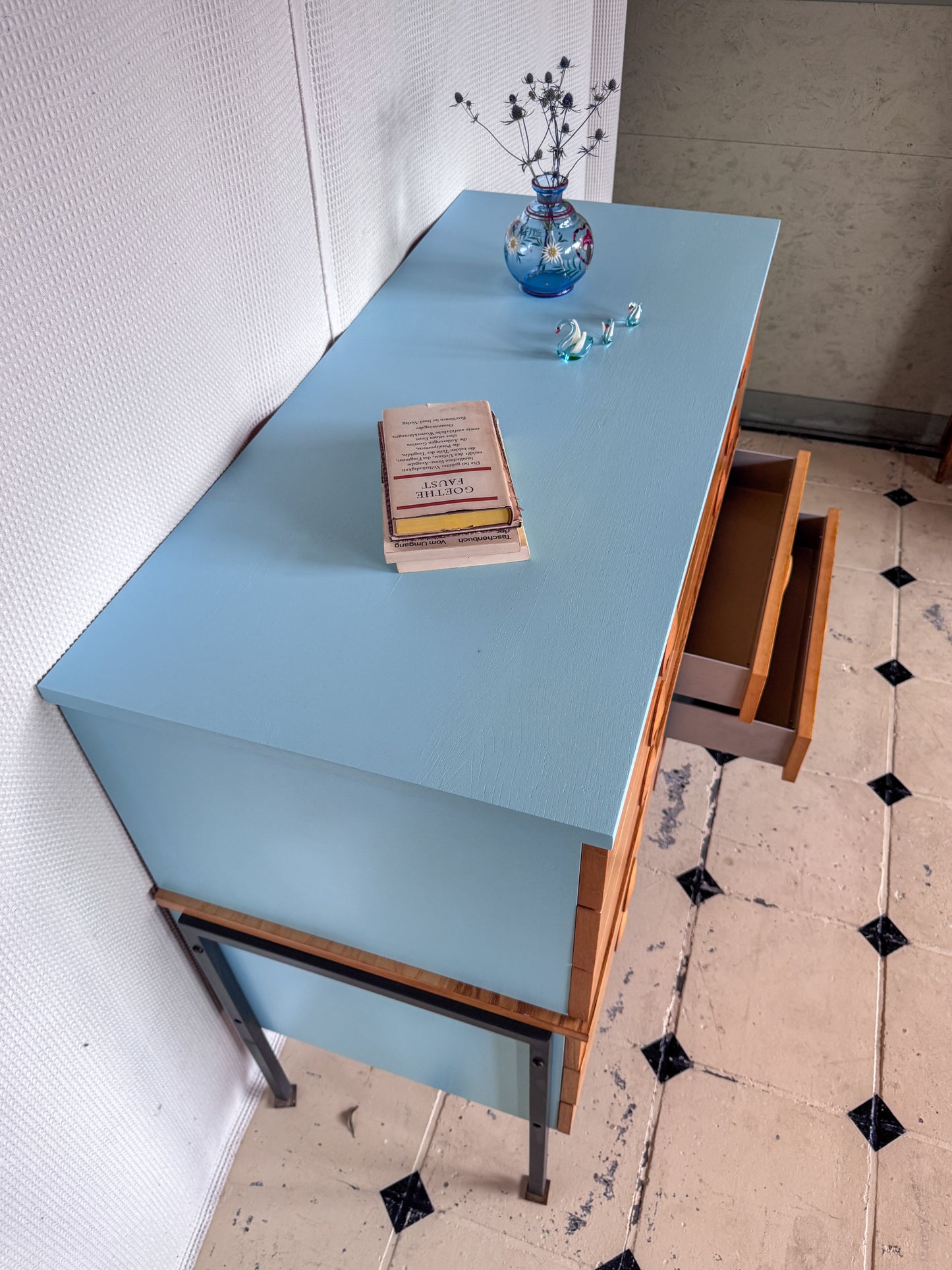 Highboard Hellerau 12 Schubfächer Büro modifiziert hellblau