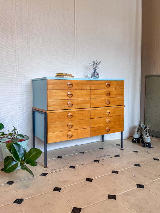 Highboard Hellerau 12 Schubfächer Büro modifiziert hellblau