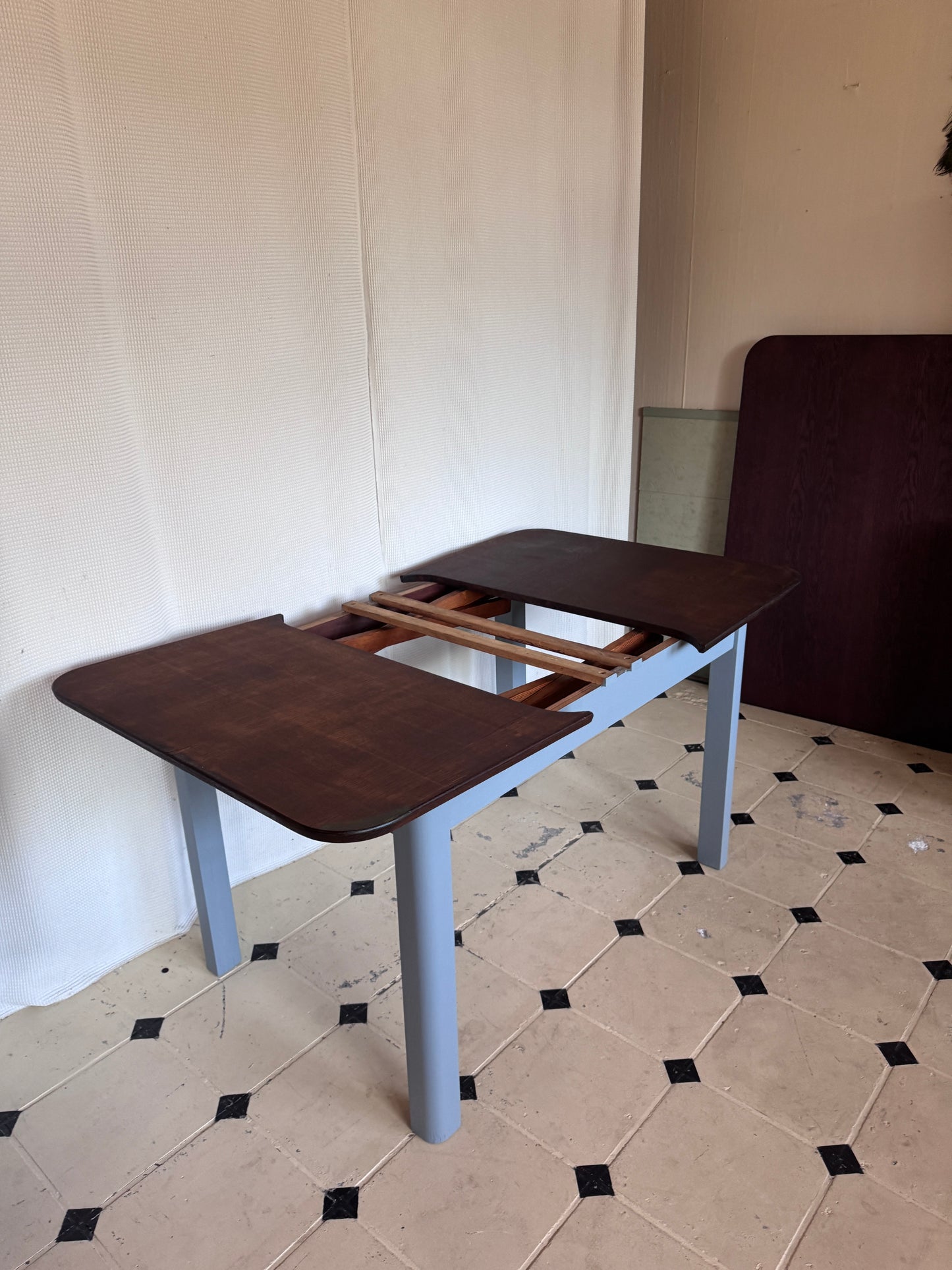 Großer Esstisch „Ostsee“ ausziehbar blau braun Holz massiv 240 cm