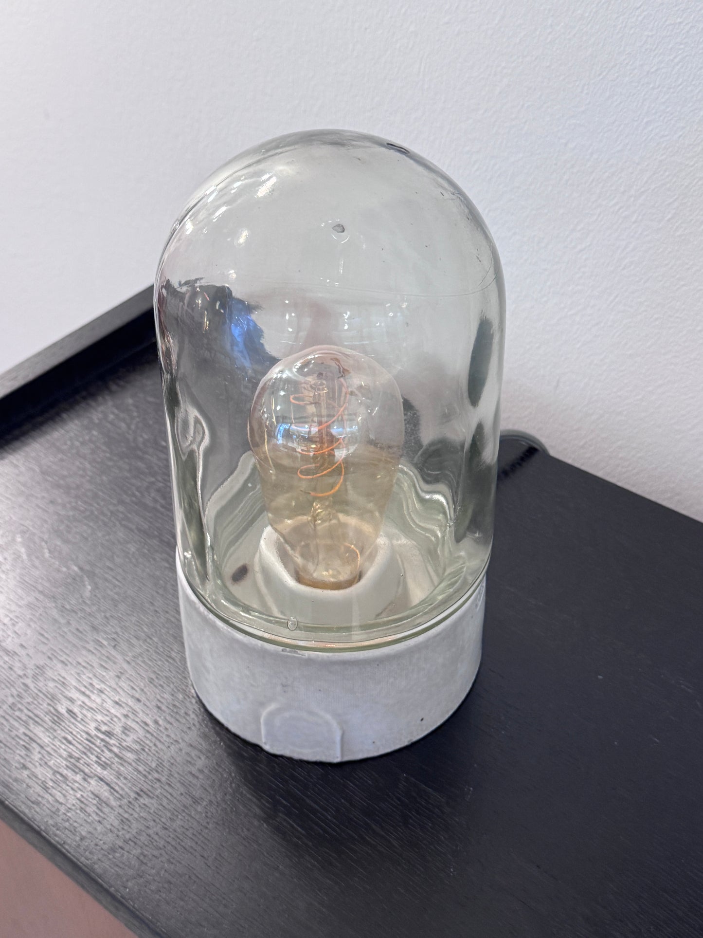 Vintage Industrielampe aus Glas Upcycling Tischlampe