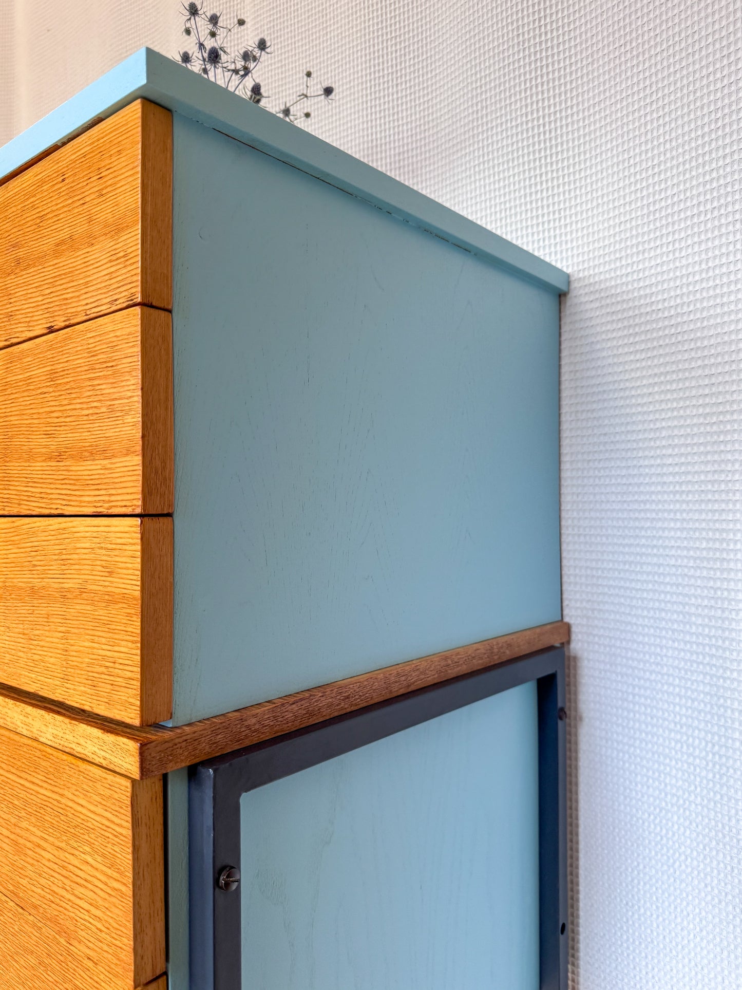 Highboard Hellerau 12 Schubfächer Büro modifiziert hellblau