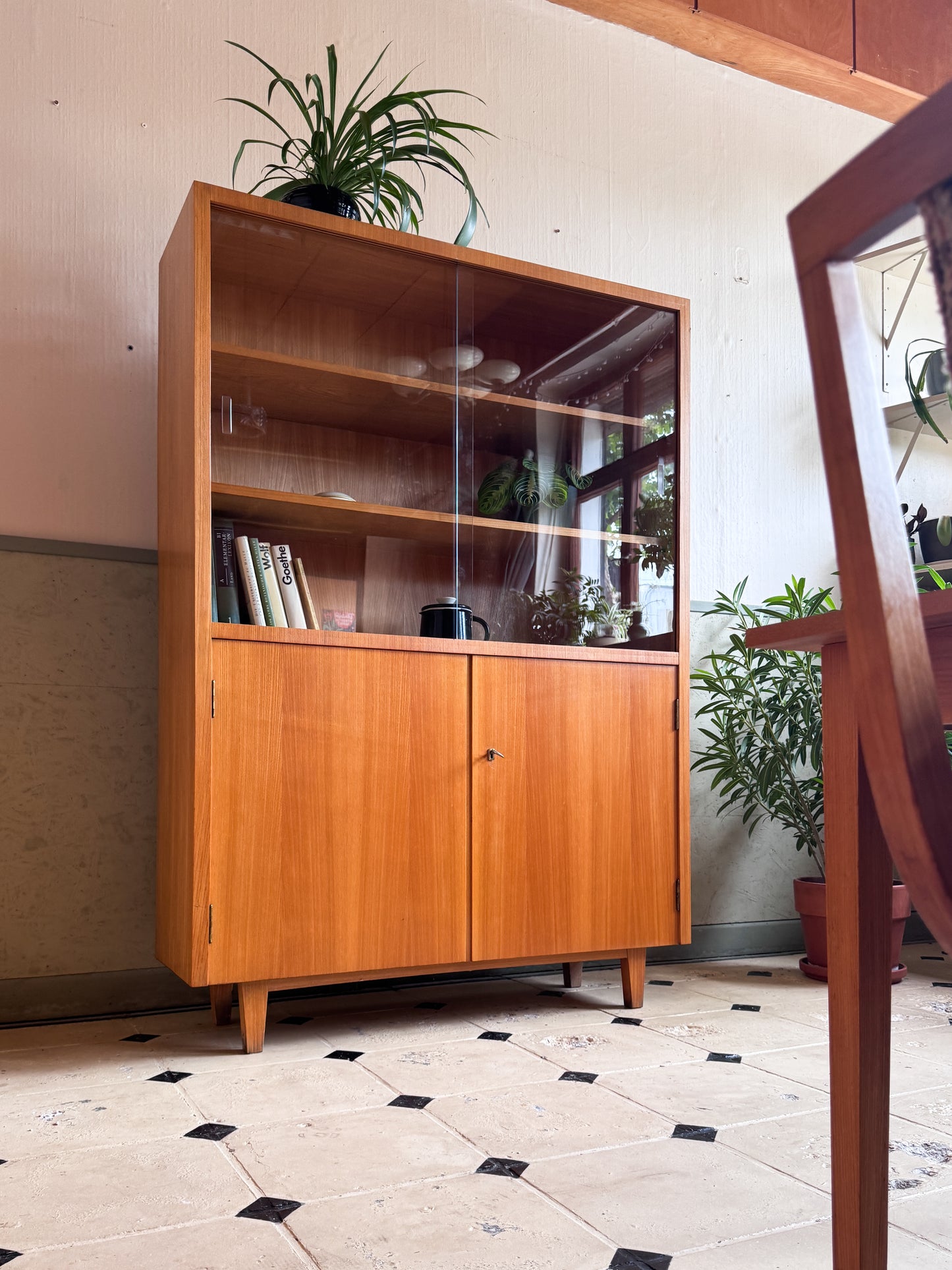 Vintage Vitrinenschrank / Bücherschrank von Reinicke & Andag Halle – 1960er Jahre