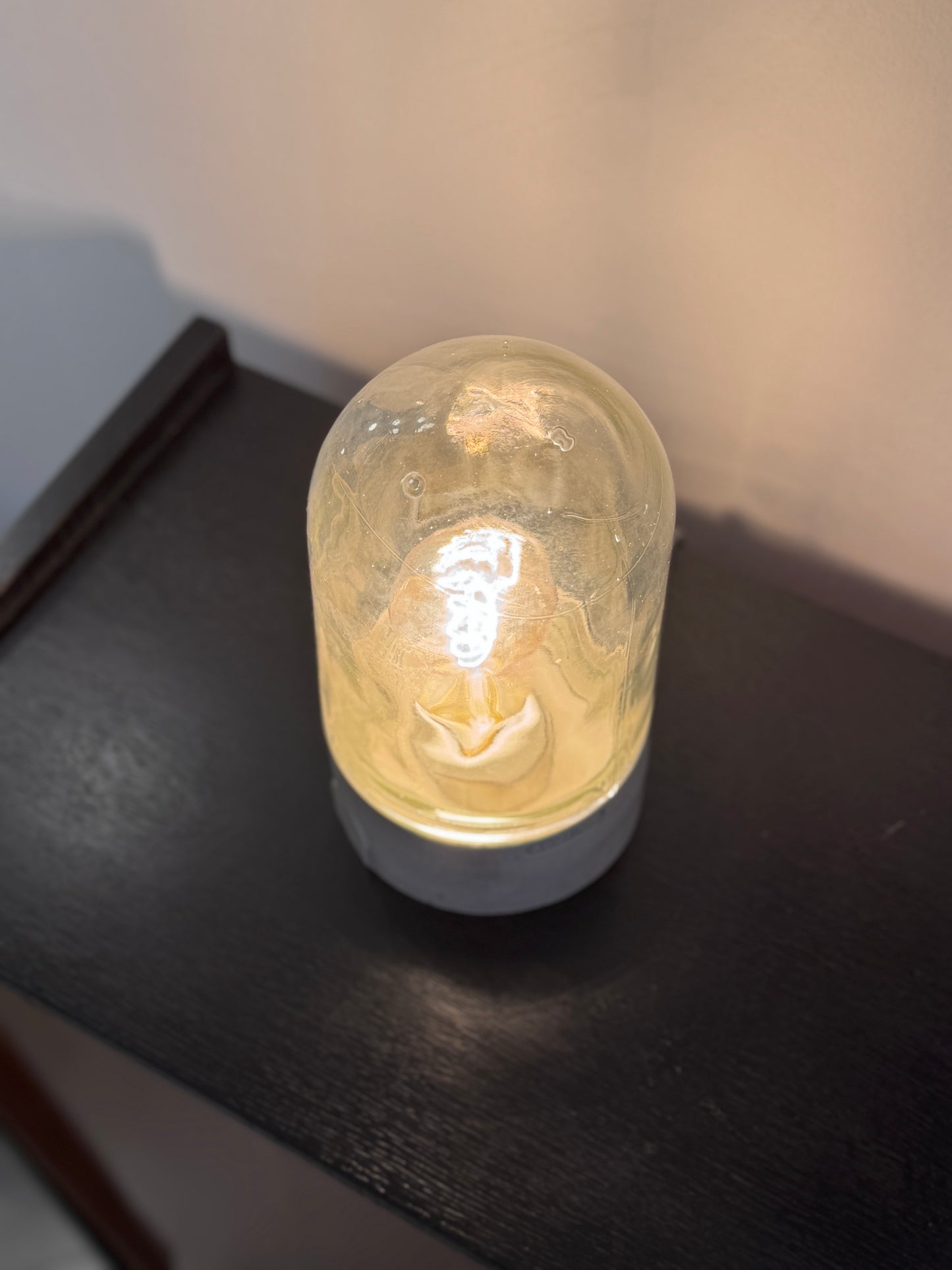 Vintage Industrielampe aus Glas Upcycling Tischlampe