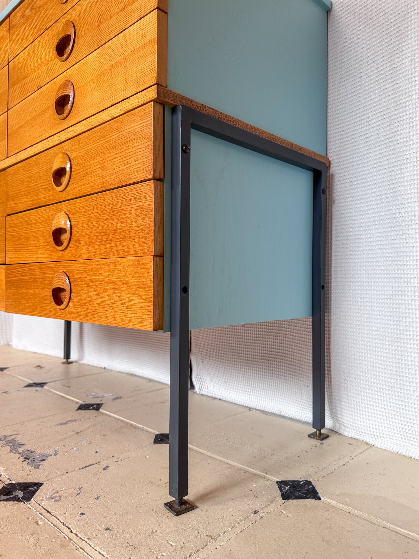 Highboard Hellerau 12 Schubfächer Büro modifiziert hellblau