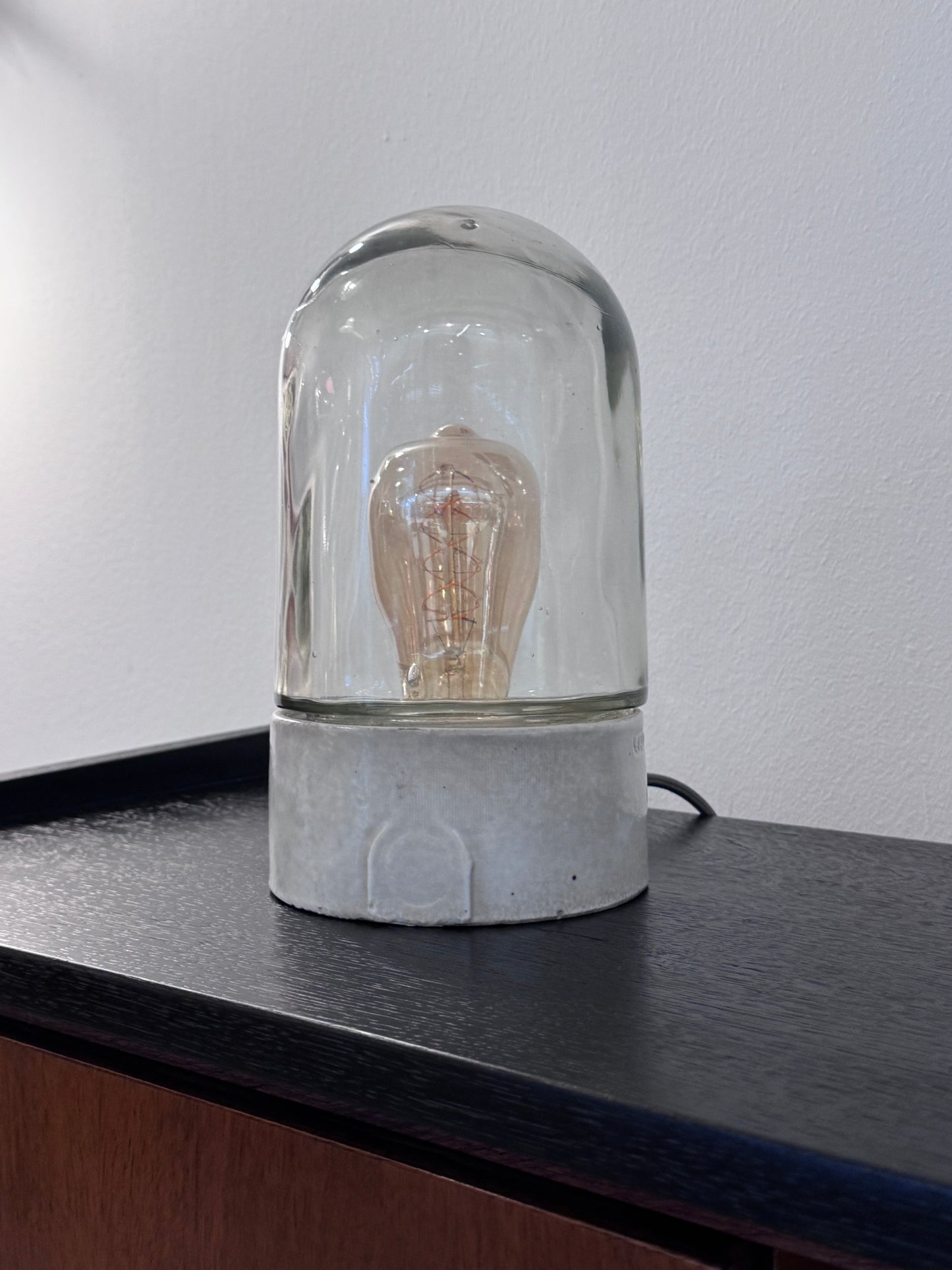 Vintage Industrielampe aus Glas Upcycling Tischlampe