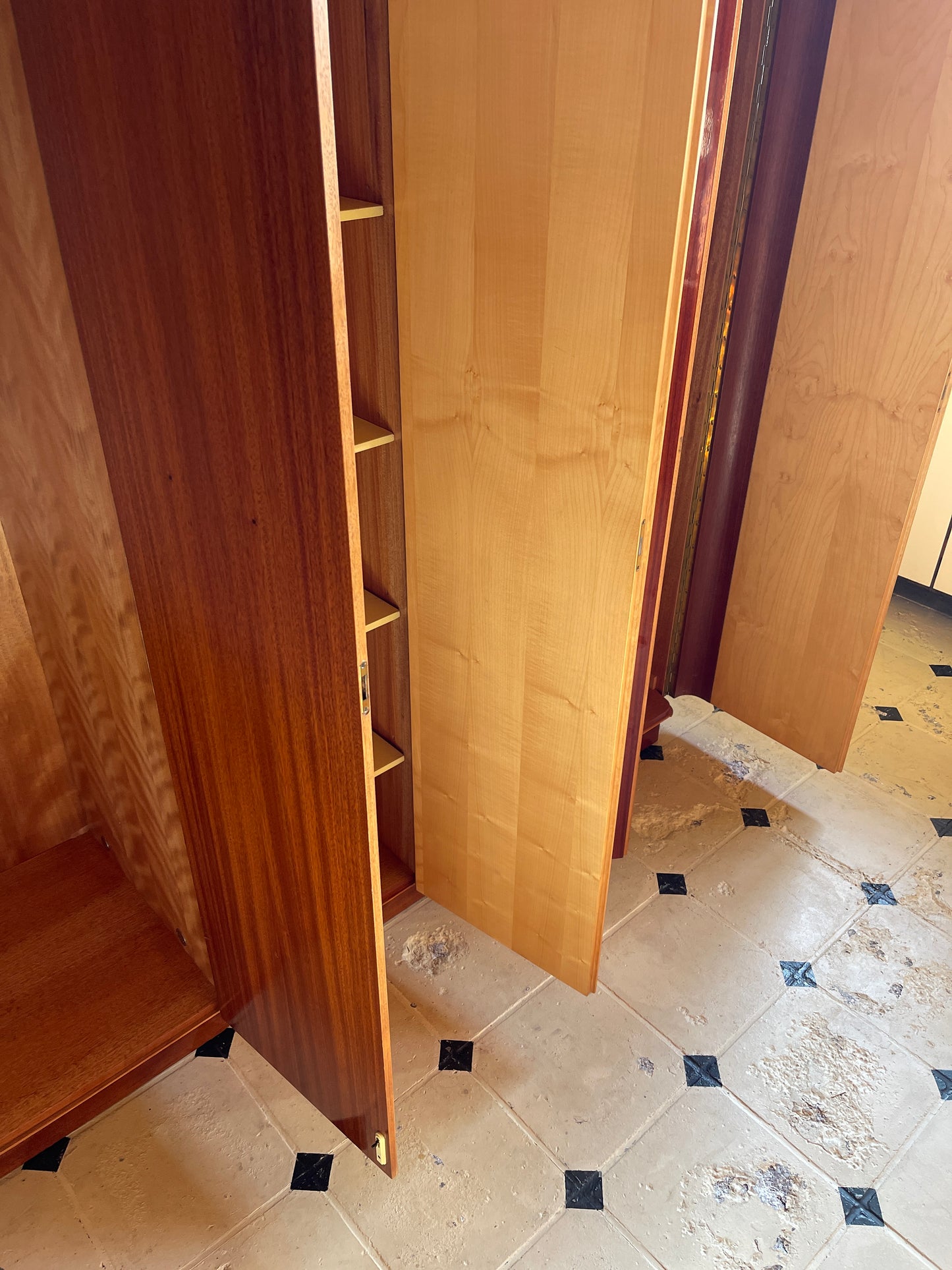 Kleiderschrank 60er 5-türig Rarität Mahagoni Birke 225 cm